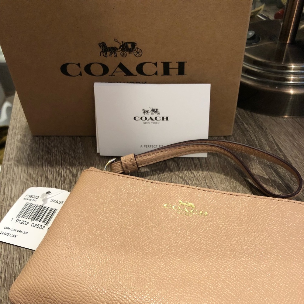 BRAND NEW COACH Corner Zip Wristlet